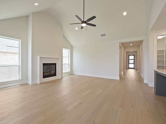 5th image of 9817 Oak Glade Dr