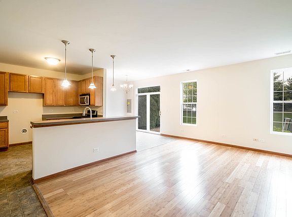 3rd image of 4902 Montauk Dr