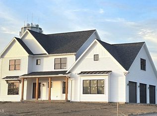 8 Faulkner Dr, Waterford, NY 12188