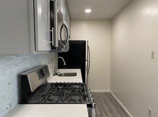 910 Arch St #2M, Philadelphia, PA 19107