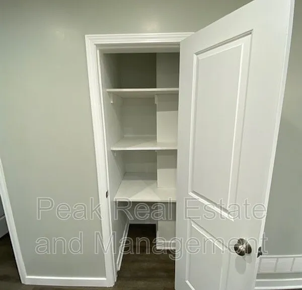 1011 Logan St SE — Photo 2