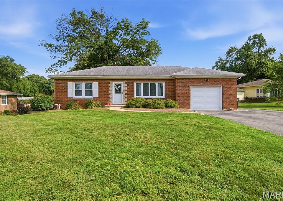 1st image of 14 Circle Dr