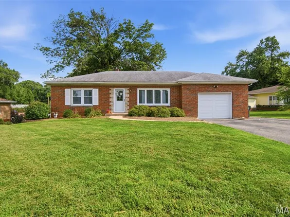 14 Circle Dr, Fairview Heights, IL 62208