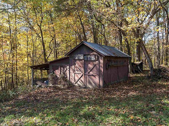 3rd image of 21933 Fox Rd