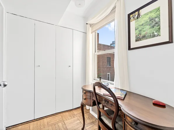 310 Lexington Avenue image 9 of 16