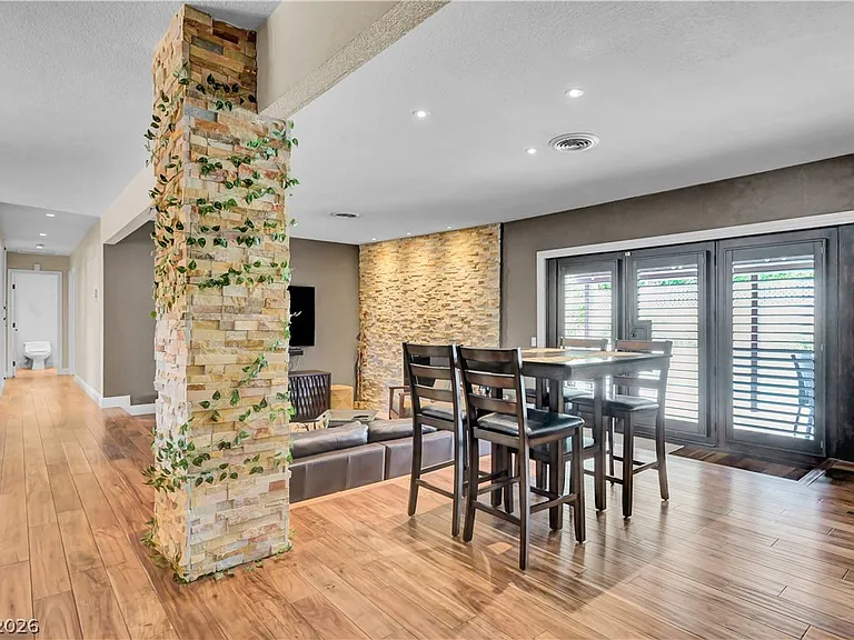 2712 W Oakey Blvd — Photo 12