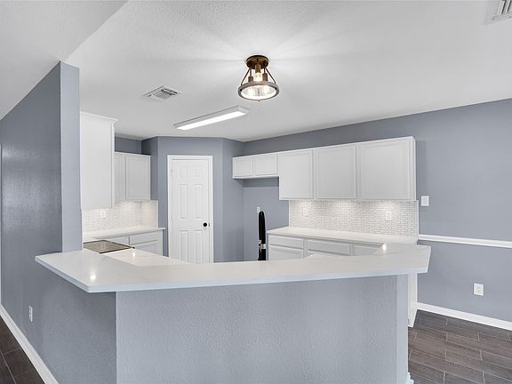 4th image of 100 Otter Ln