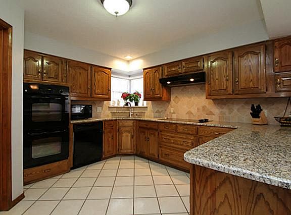 3rd image of 2209 Primrose Dr