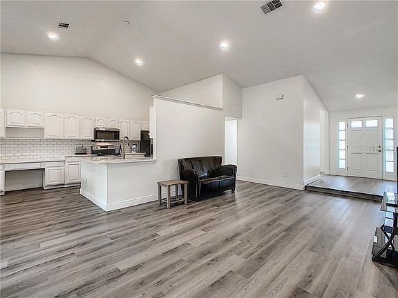 3rd image of 12769 Newfield Dr