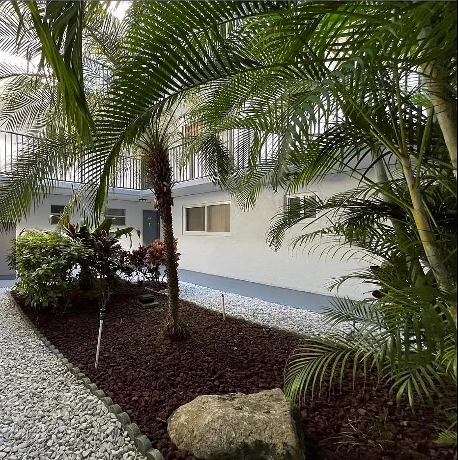 2 bed, 900 sqft, $2,400 — Photo 3