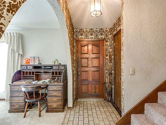 5th image of 608 Holly Ct