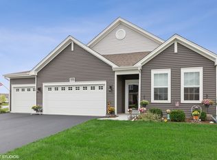 1073 Americana Ave, Pingree Grove, IL 60140