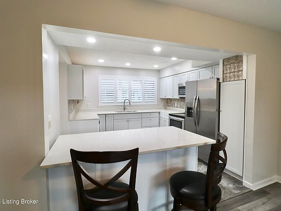 4th image of 640 Zorn Ave APT 8A