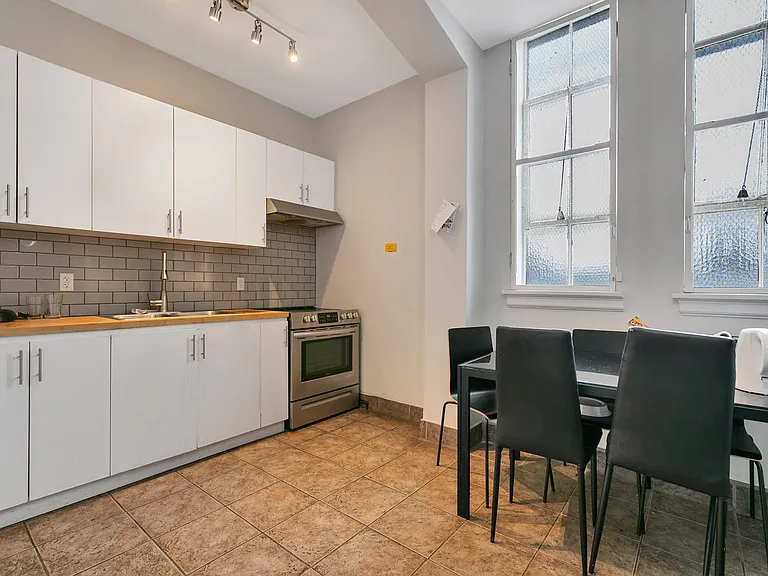 38 Ainslie St N #37 — Photo 5
