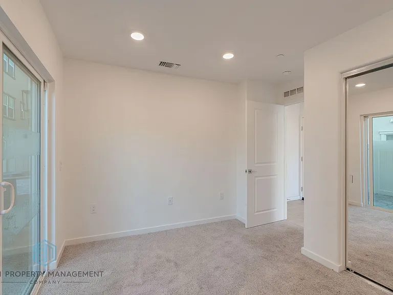 2539 Dorris St — Photo 2