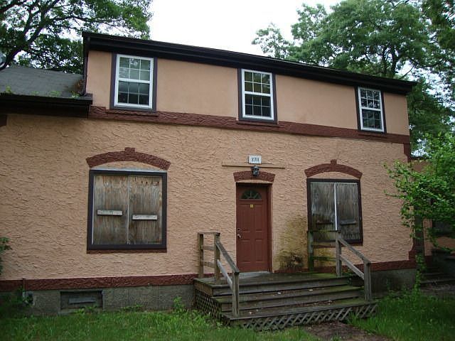 1st image of 2711 Chestnut Ave