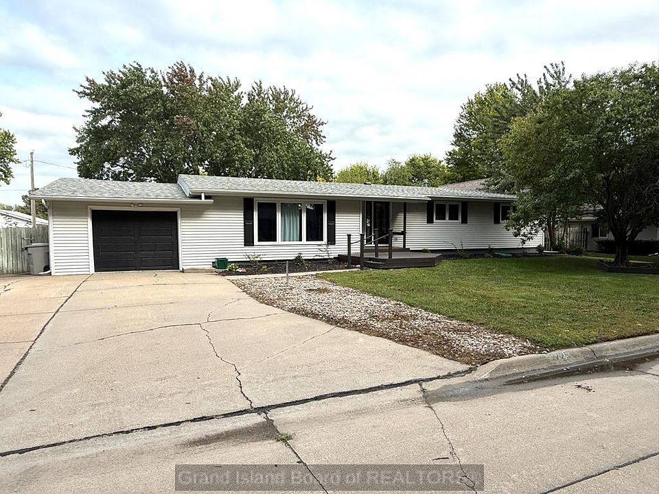 1st image of 2725 22nd Ave