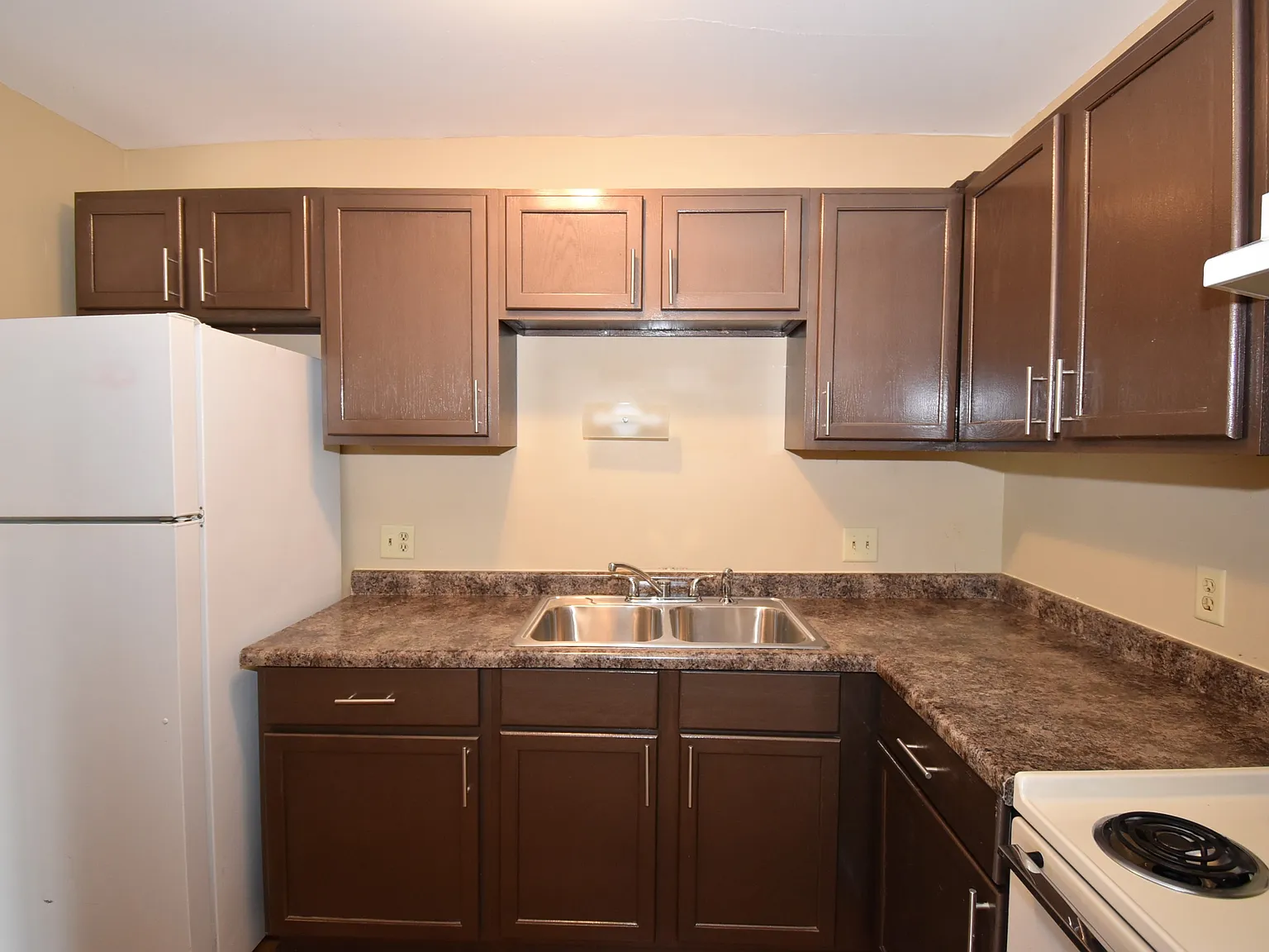 2 bed, 1.5 bath, 1000 sqft, $1,250 — Photo 3