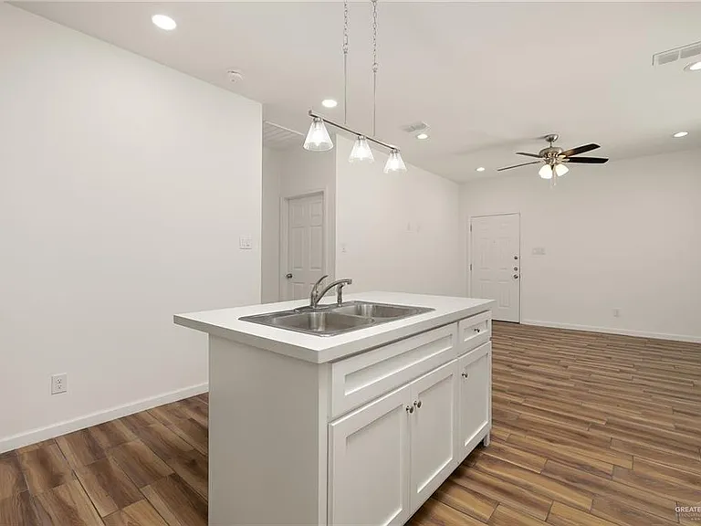 2105 E Viviana St #2 — Photo 7