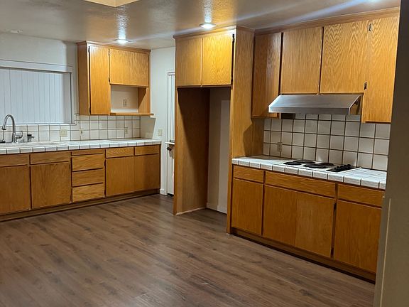 4th image of 5837 Palm Ave #B