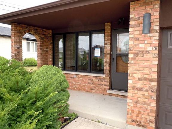 3rd image of 277 Escanaba Ave