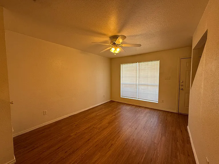 4504 Alan Kent Dr — Photo 2