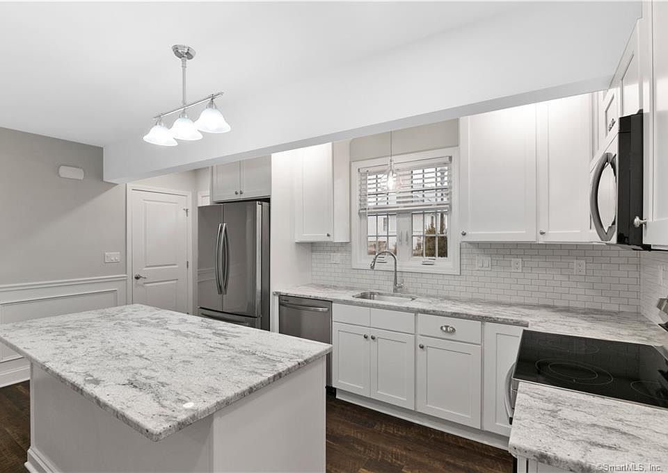 138 E Main St Clinton CT Zillow