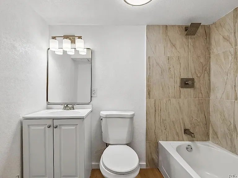 307 E Oak St #C — Photo 2