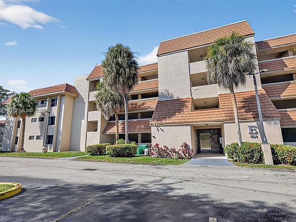 3rd image of 491 Ives Dairy Rd APT 306-5