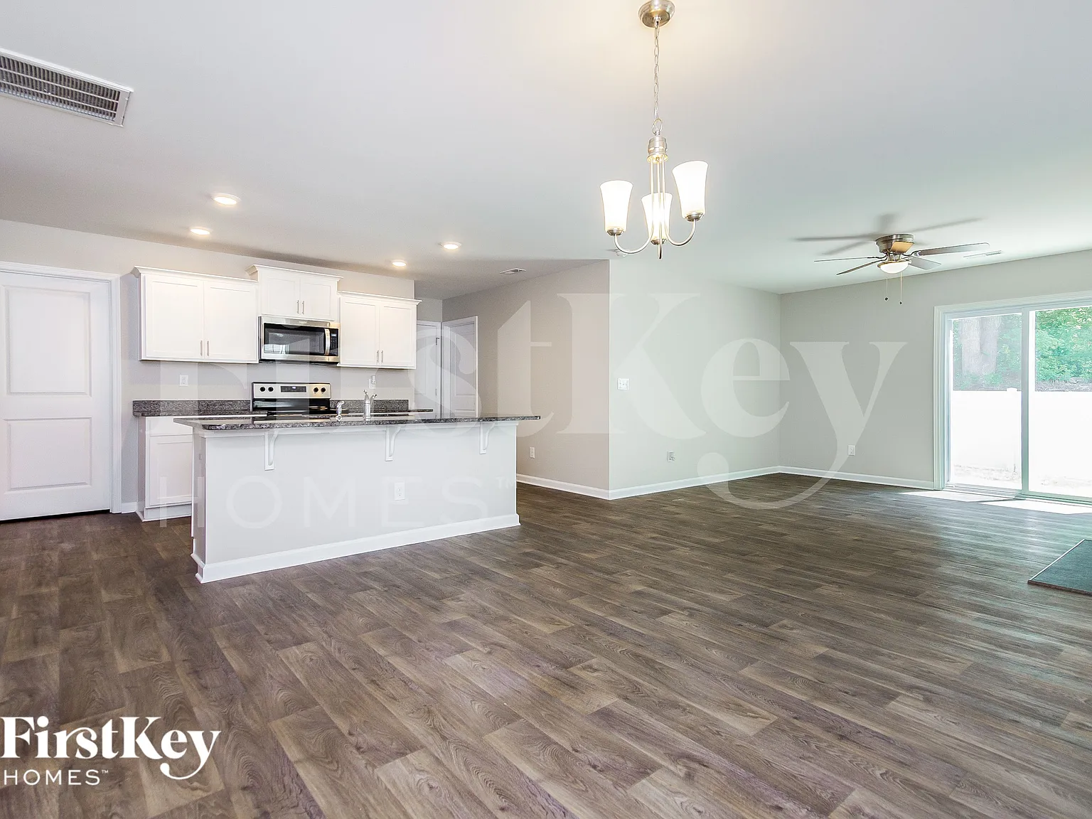 5 bed, 3.0 bath, 2368 sqft, $2,470 — Photo 4