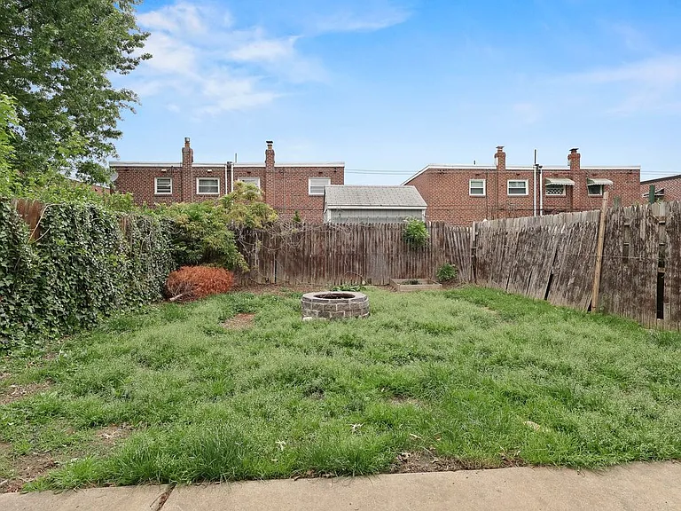 2217 Hoffnagle St — Photo 22