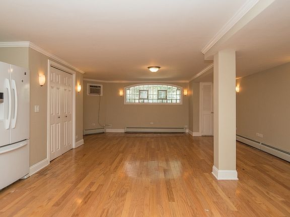5th image of 2619 W Greenleaf Ave #6H