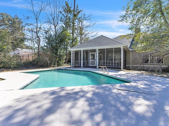 3rd image of 2410 Riverside Dr