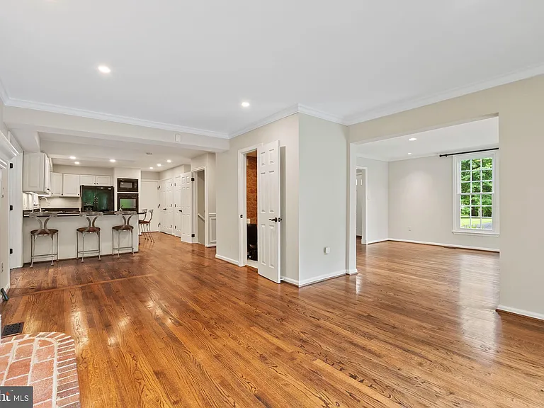 6506 Bellamine Ct — Photo 10