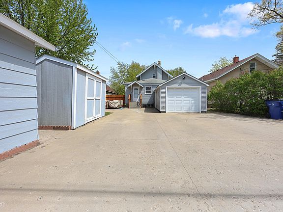 2nd image of 1009 11th Ave S