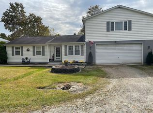 35 Birds Ln, Fayetteville, WV 25840