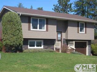 156 Ridgewood Dr, Marquette, MI 49855