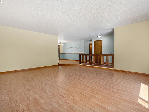 5th image of 11012 NE 30th Ave