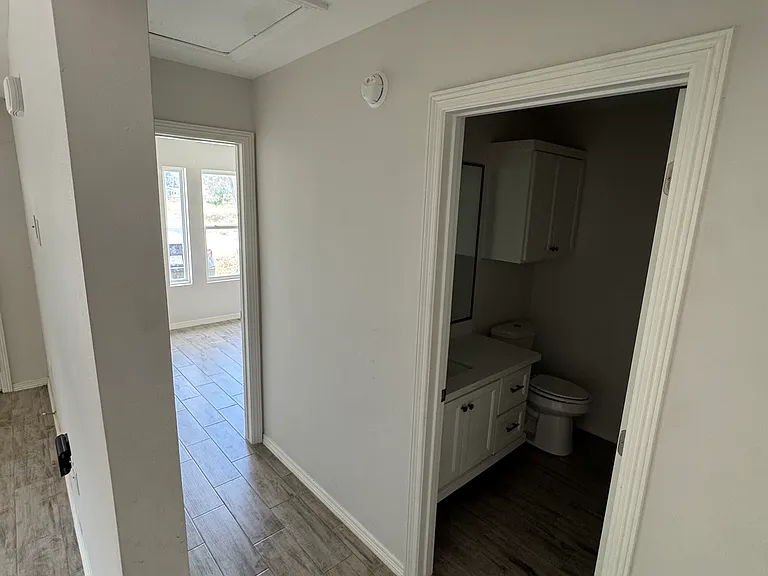 1605 Los Alamos St #A — Photo 6