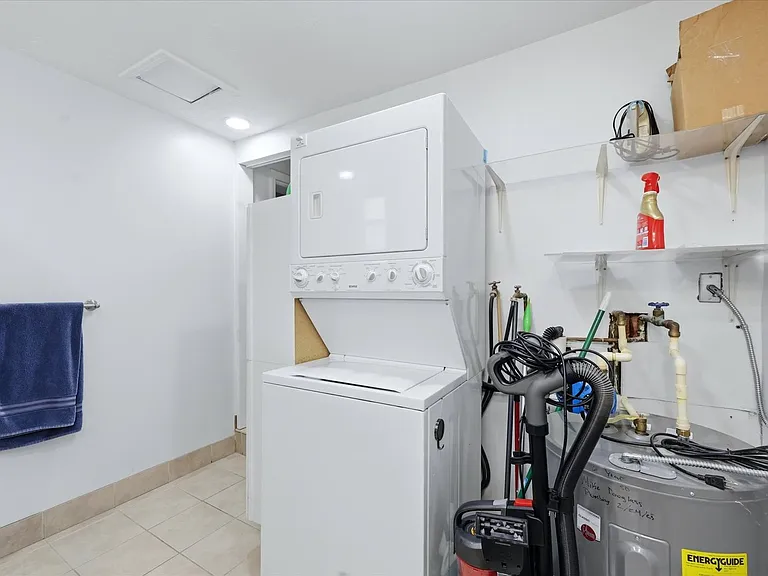 428 Court St — Photo 22