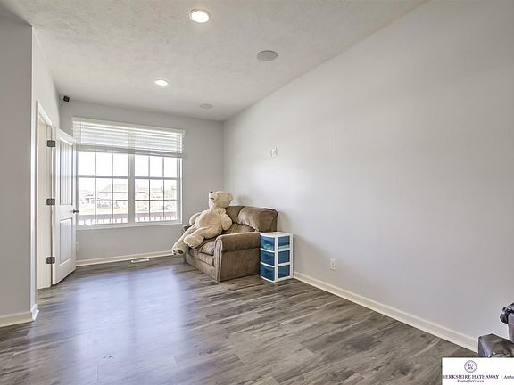 4th image of 20803 Boyd St