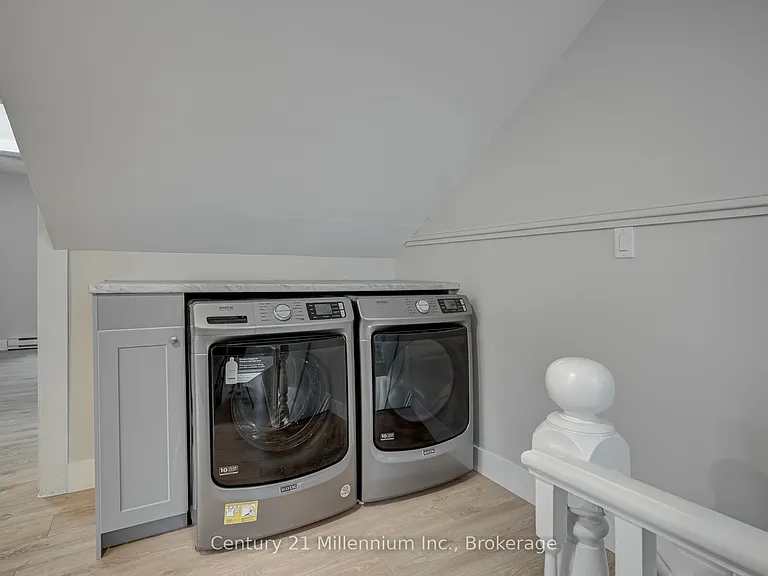 276 Edward St #UPPER — Photo 6