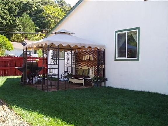 2nd image of 651 Linden Ln