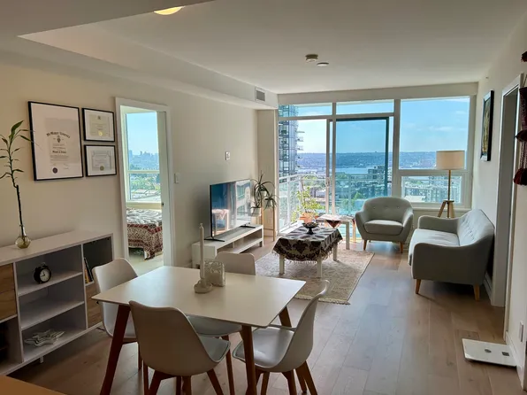 125 E 14th St #1403, North Vancouver, BC V7L 2N7