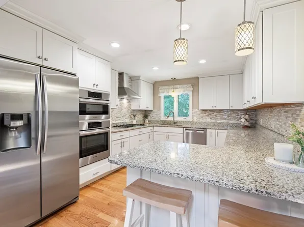 140 Coolidge St, Swansea, MA 02777