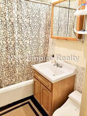 Rented by NYC Empire Realty Inc | media 7