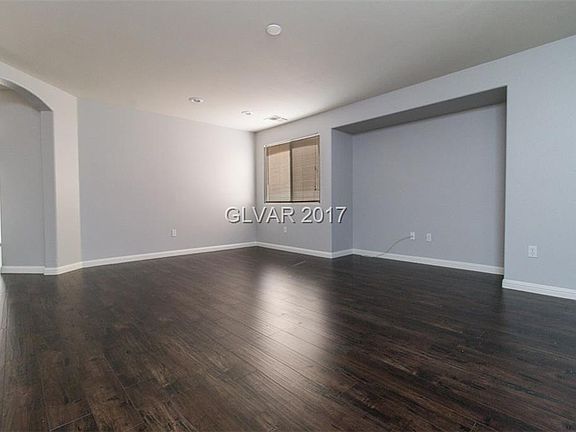 4th image of 10353 Adrianna Ave