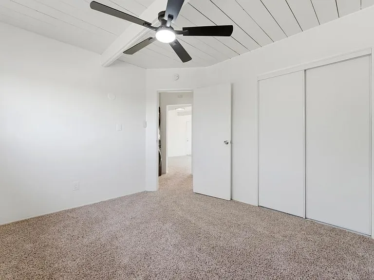 4206 E Division St — Photo 8