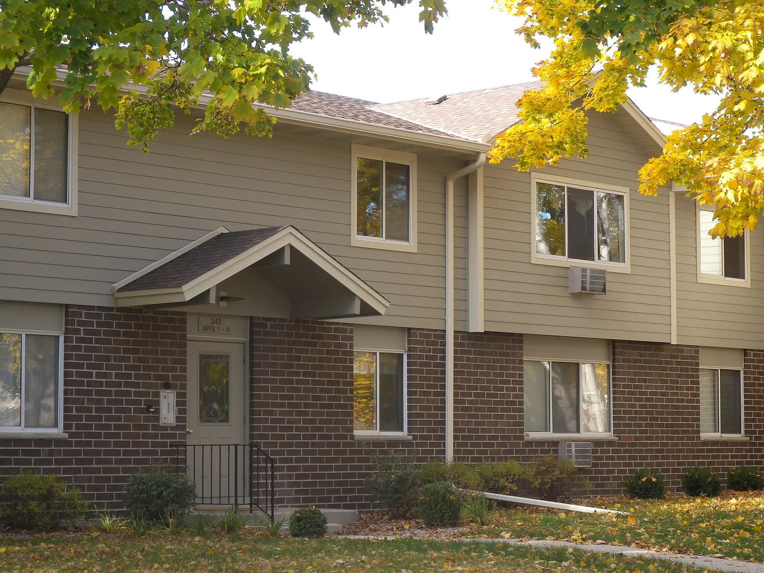 2 bed, 1100 sqft, $1,300 — Photo 2
