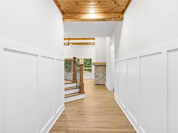 5th image of 140 Honeysuckle Dr